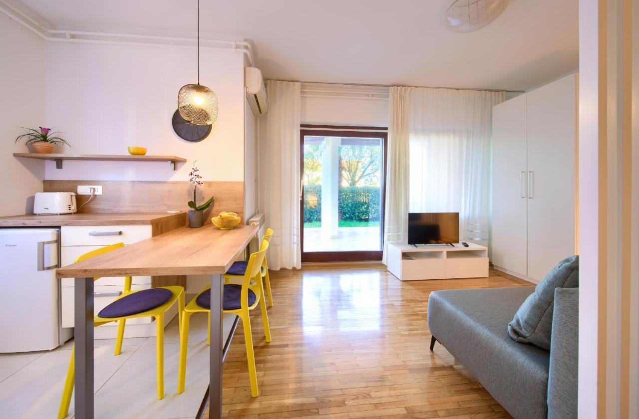 Apartments Meri Njivice Eksteriør bilde
