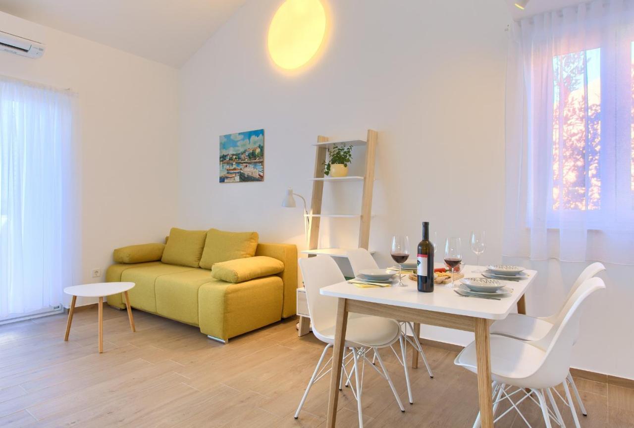 Apartments Meri Njivice Eksteriør bilde