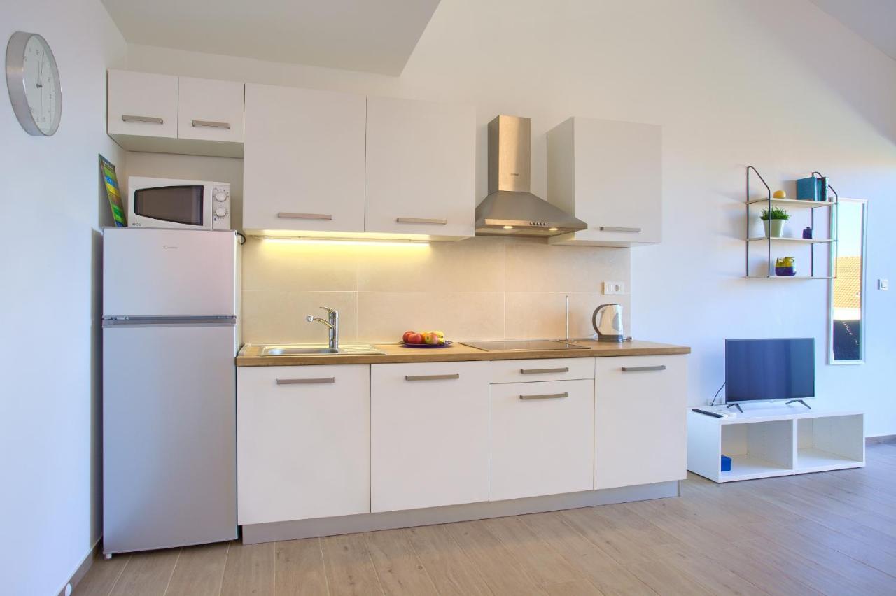 Apartments Meri Njivice Eksteriør bilde