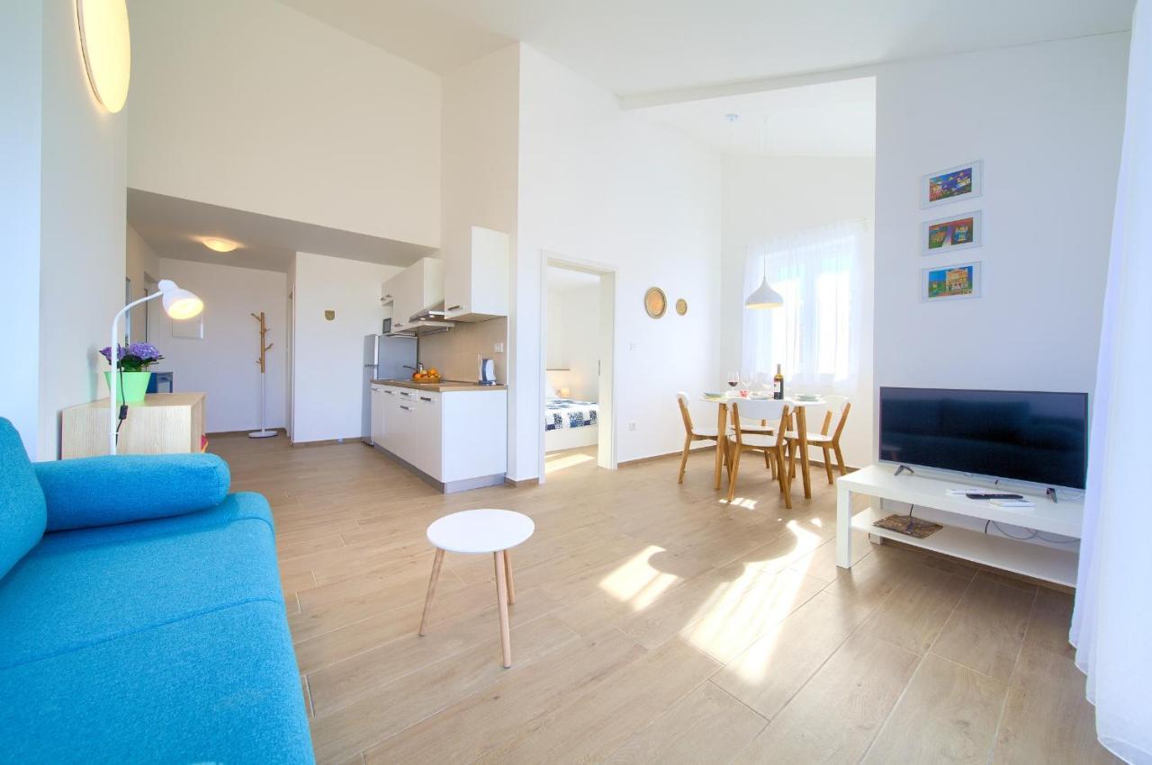 Apartments Meri Njivice Eksteriør bilde
