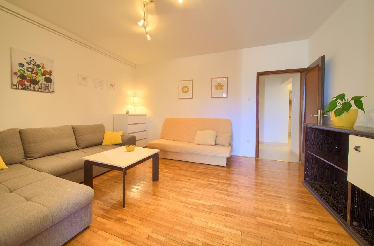Apartments Meri Njivice Eksteriør bilde
